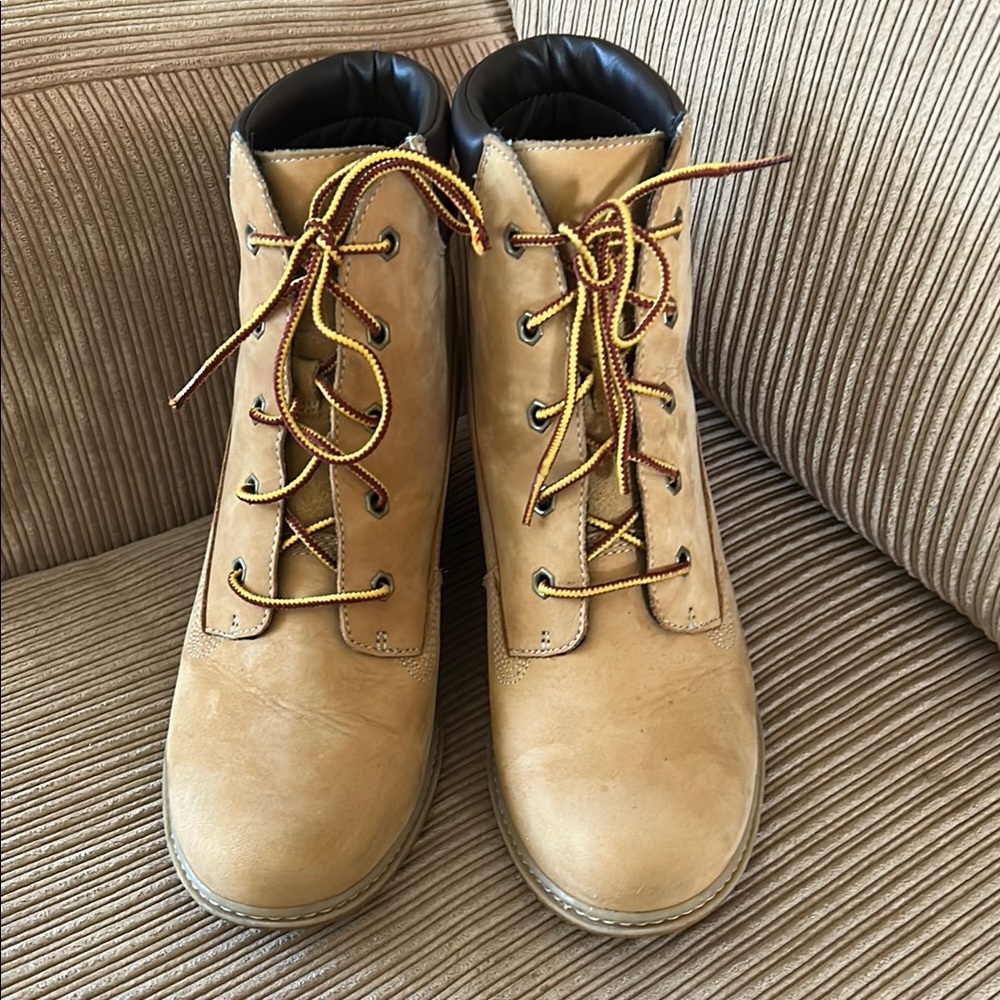 Timberland Tan Heeled Boots with Yellow Laces